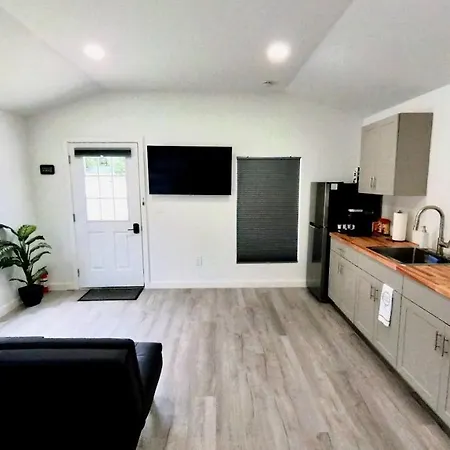 All Modern Studio With Private Entry & Parking. Brandon Exterior foto